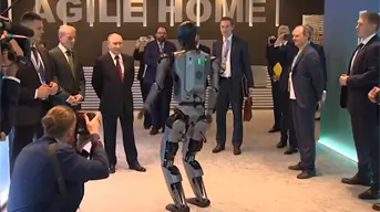 Rusia sorprende al mundo: robot con IA realiza baile frente al presidente de Rusia, Vladimir Putin y causa furor