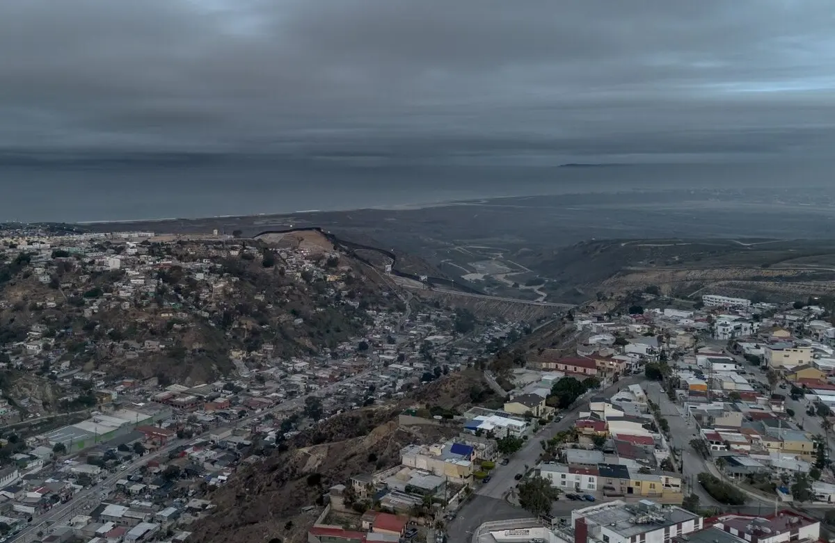 Mantén el paraguas a la mano: continúan las lluvias en Baja California. Foto: Cuartoscuro