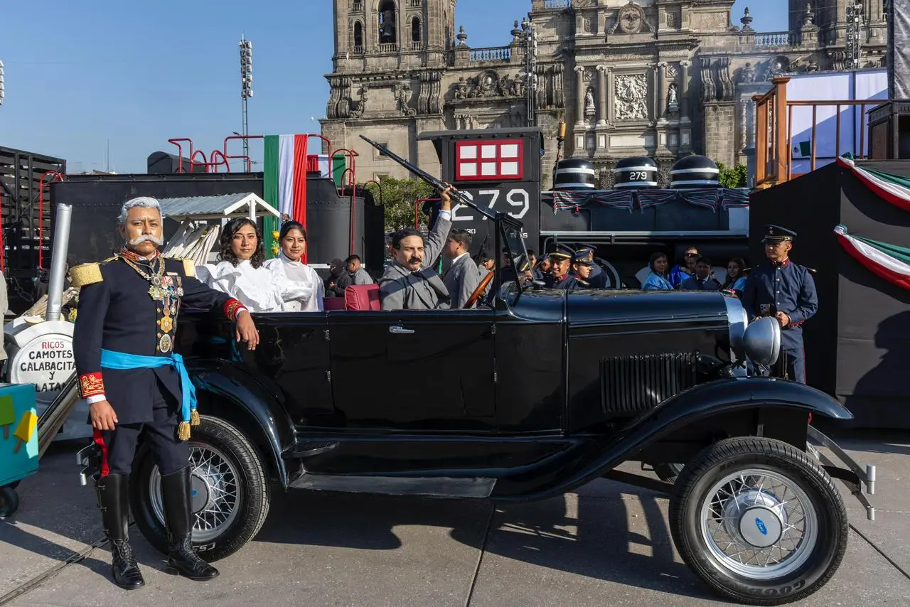 México celebró el 115 aniversario de la Revolución Mexicana con un desfile encabezado por Claudia Sheinbaum, quien destacó los ideales de soberanía, libertad y justicia social.