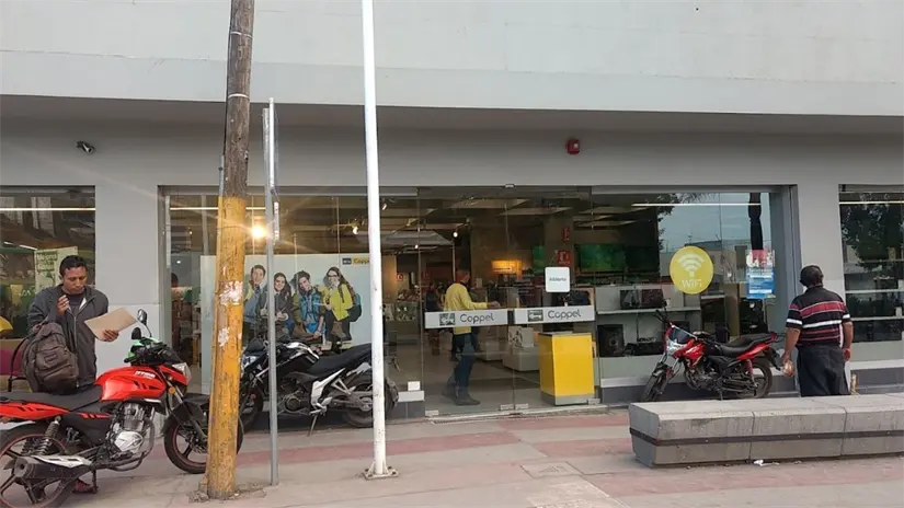 Emplacamiento de motocicletas en tiendas departamentales en Jalisco. Foto: Cortesía