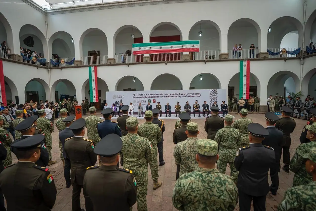 Gobierno de Sinaloa y Ejército Mexicano celebran ascensos por la Revolución Mexicana.