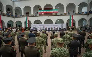 Autoridades celebran ceremonia de ascensos militares en Culiacán por el 115 aniversario de la Revolución Mexicana