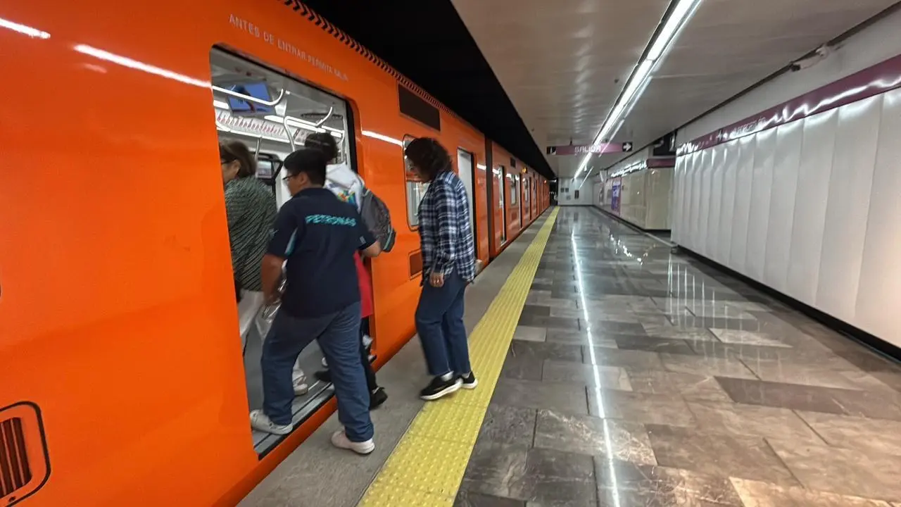 Por la coincidencia del Desfile de la Revolución y la manifestación juvenil, varias estaciones del Metro permanecerán cerradas temporalmente, informó el STC.