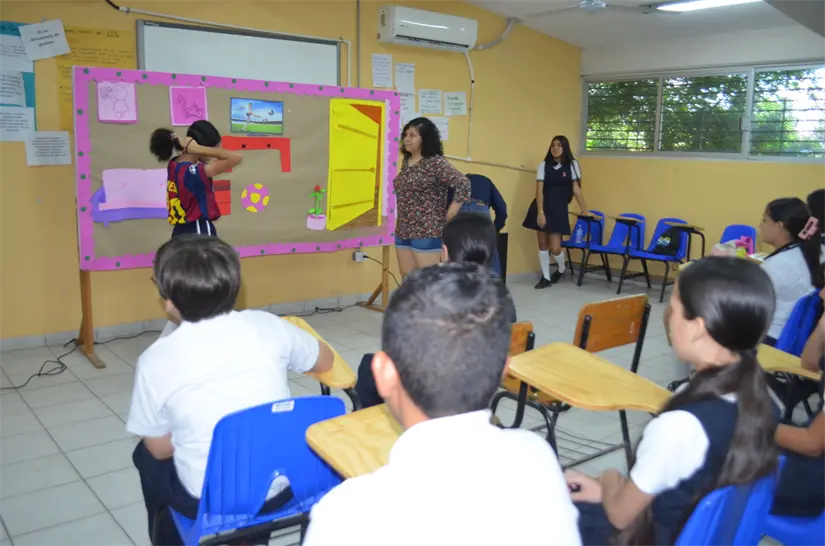 Con la obra “Si ustedes pueden, nosotras también”, estudiantes del Antonio Nakayama demostraron que el arte puede transformar corazones y sembrar igualdad desde las aulas. Foto: Juan Madrigal