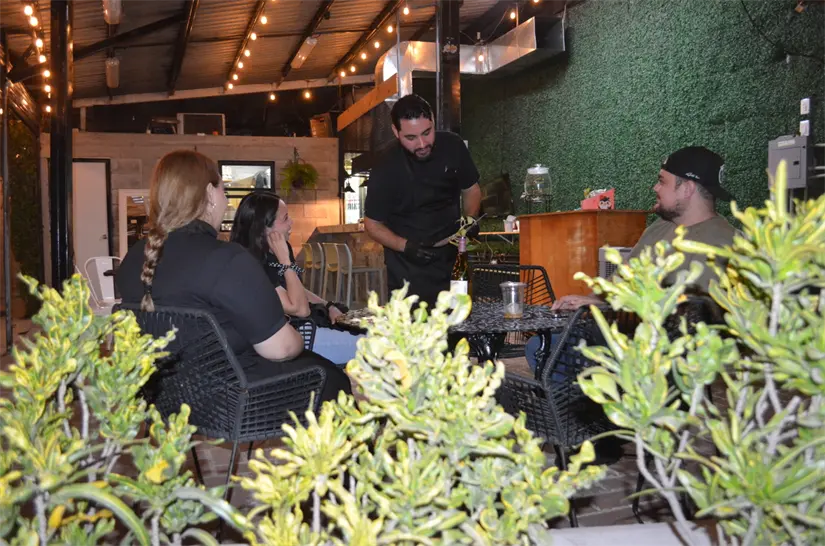 De un sueño a la mesa: Fernando transforma su pasión por la cocina en Chon Cocina, un espacio que inspira emociones a cada bocado en Culiacán. Foto: Juan Madrigal