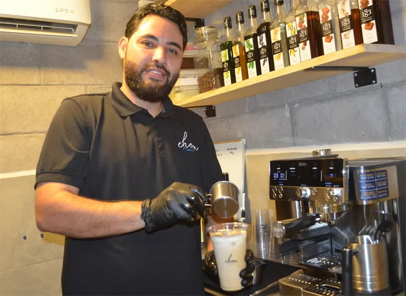 Fernando Gallardo conquista paladares y corazones con platillos únicos y café en la colonia Emiliano Zapata al sur de Culiacán. Foto: Juan Madrigal
