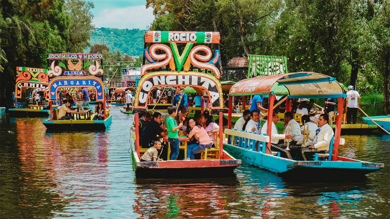 Estos son los costos de los paseos en las trajineras en Xochimilco. Foto: Unsplash.