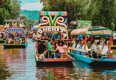 ¿Cuánto cuesta pasear en las trajineras en Xochimilco?