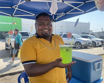 Daniel y sus aguas frescas que conquistan con sus combinaciones "Exóticas" en Pradera Dorada