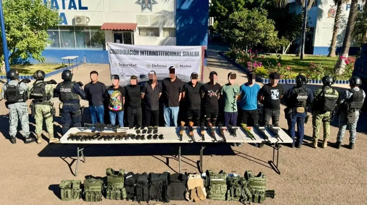 Elementos del GOES y la Guardia Nacional detuvieron a 10 hombres y aseguraron un arsenal y vehículo en Culiacán tras reporte al 089.