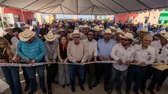 Rubén Rocha le da Buenas Noticias a los ganadores durante la inauguración de la Feria Ganadera Sinaloa