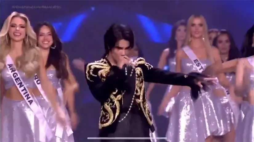 Jeff cantó junto a las concursantes del Miss Universo 2025. Foto: cortesía.