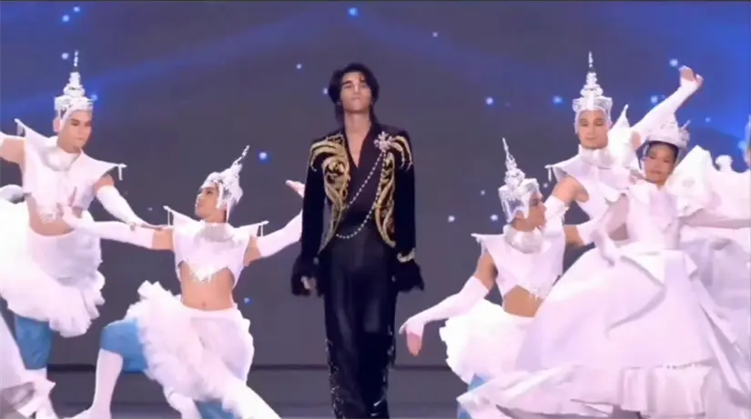 La presentación de Jeff Satur contó con visuales futuristas y bailarinas con atuendos típicos tailandeses. Foto: cortesía.