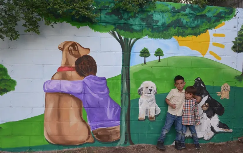El mural también honra a Mino, Lazy, Negro y Toby, perritos que simbolizan el amor y el respeto por la vida. Foto: Juan Madrigal