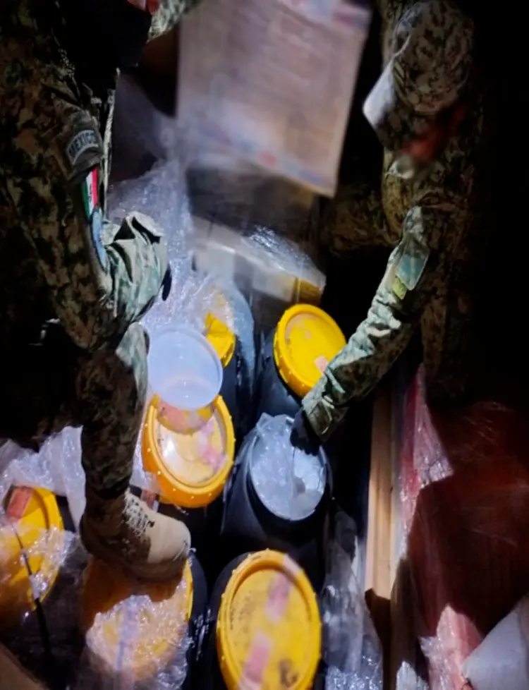 La droga se encontraba oculta en 19 bidones de plástico. Foto: SSPC