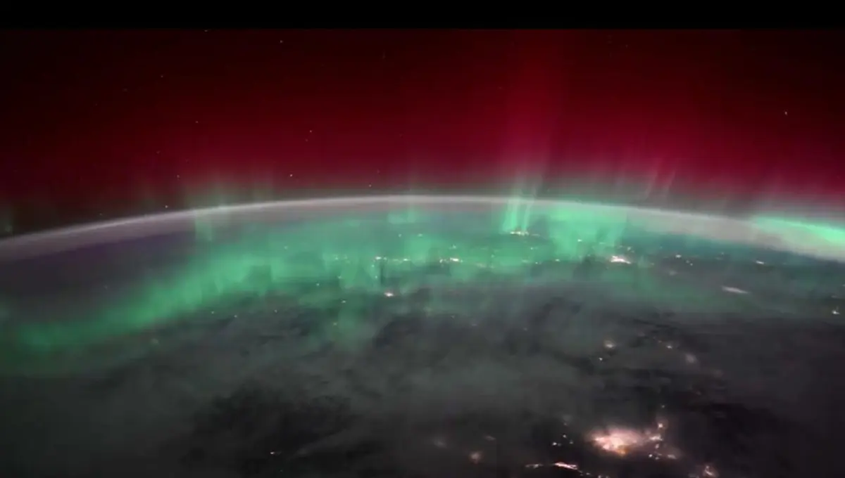 Una danza cósmica desde el espacio: las auroras boreales vistas por la astronauta Zena Cardman.