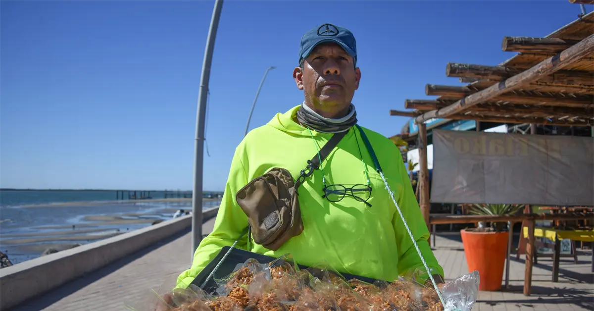 José Rafael Sánchez Plata: el vendedor de cocadas que mantiene viva la tradición en Altata