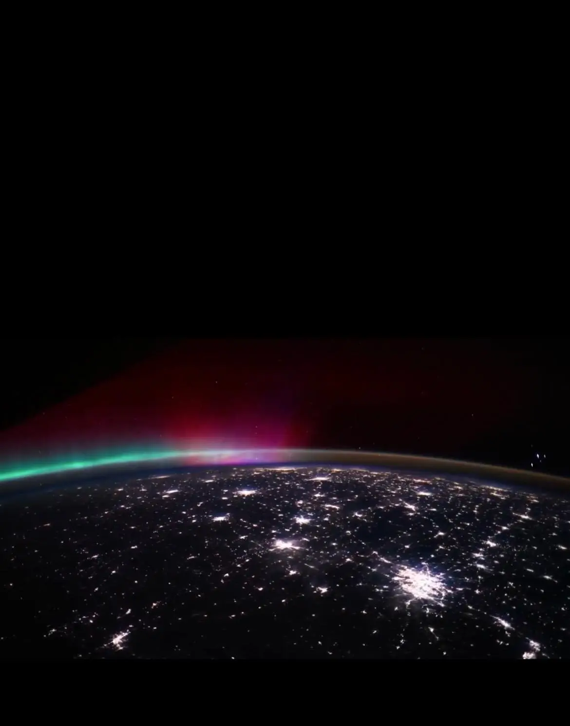 La Tierra se ilumina astronauta de la NASA registra auroras boreales durante una tormenta solar