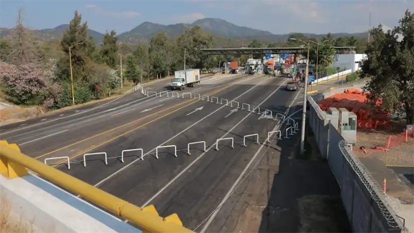 Continuan los bloqueos en casetas y puntos estratégicos de Michoacán. Foto: cortesía.