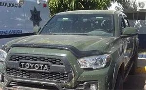 Refuerzan seguridad en Culiacán: aseguran camioneta con cargadores y moto robada