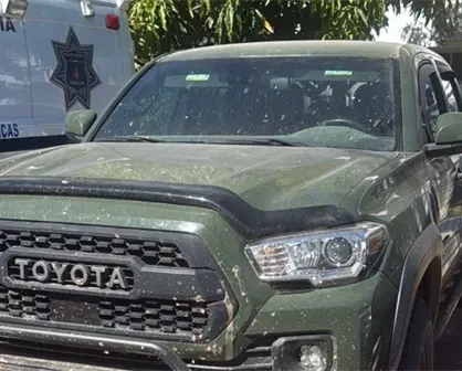 Refuerzan seguridad en Culiacán: aseguran camioneta con cargadores y moto robada