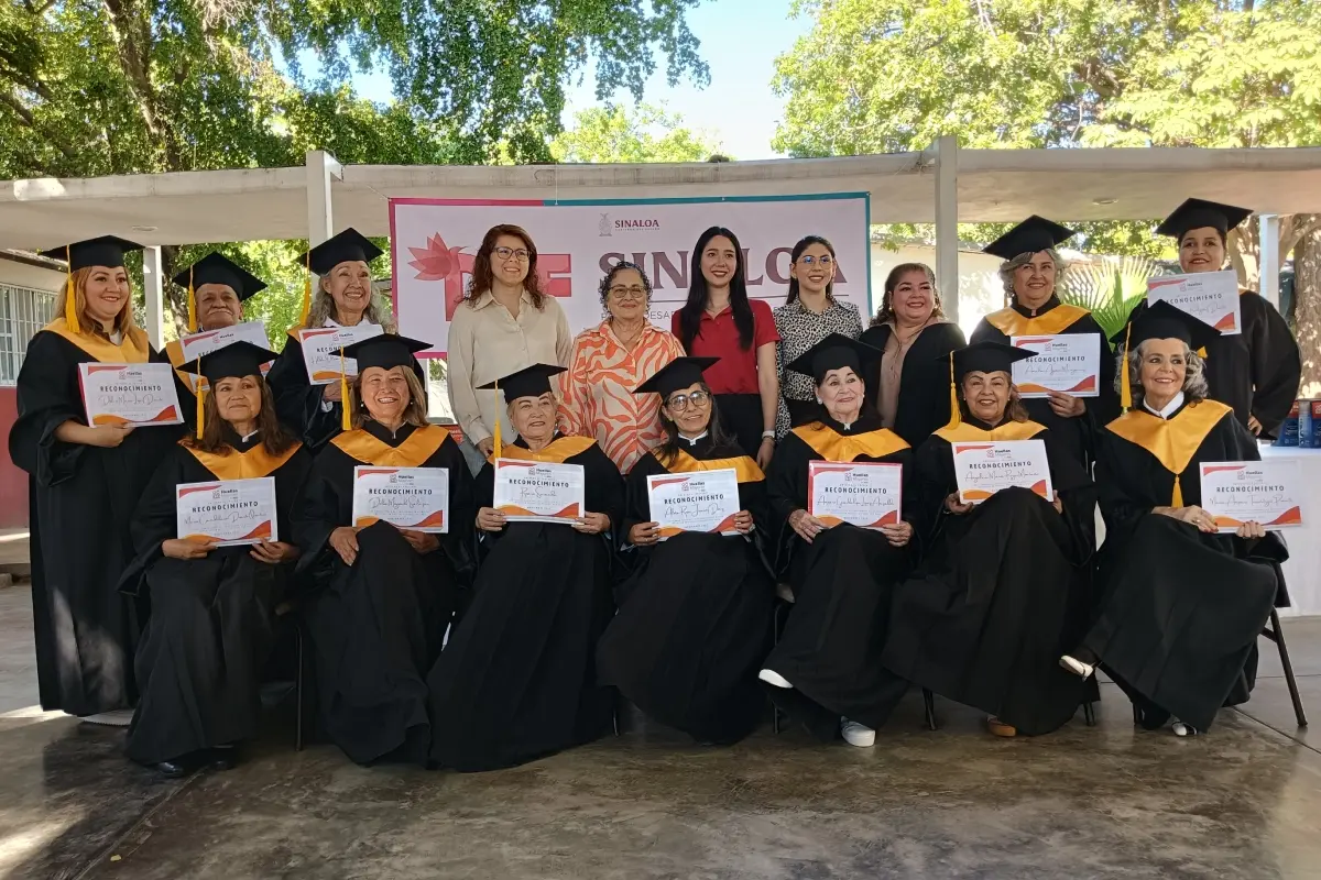 El DIF Palmito consolidó la continuidad del Diplomado de Ofimática al graduar a su segunda generación, demostrando que las personas adultas mayores no solo se adaptan a la tecnología, sino que también mantienen una constancia ejemplar en su formación. | Imágenes de Francisco Castro