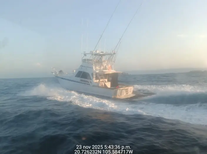 Armada de México salva a nueve tripulantes de embarcación en peligro en Bahía de Banderas