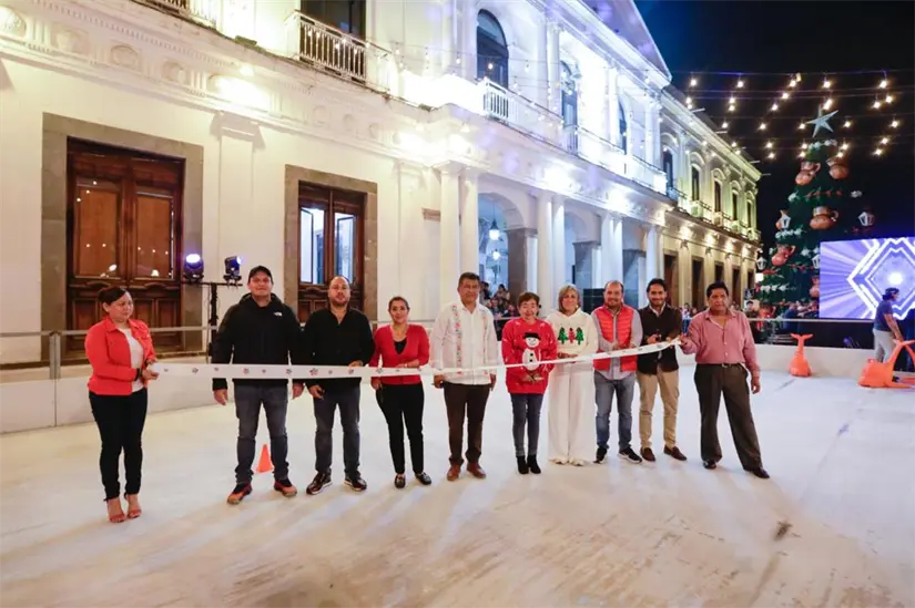No te pierdas de la pista de hielo gratuita en Coatepec. Foto: Cortesía. 