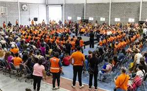 Entrega de tarjetas de Ayudamos a las Mujeres en Nuevo Léon; sigue abierto el registro