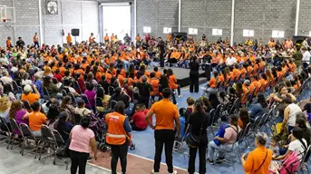 Entrega de tarjetas de Ayudamos a las Mujeres en Nuevo Léon; sigue abierto el registro