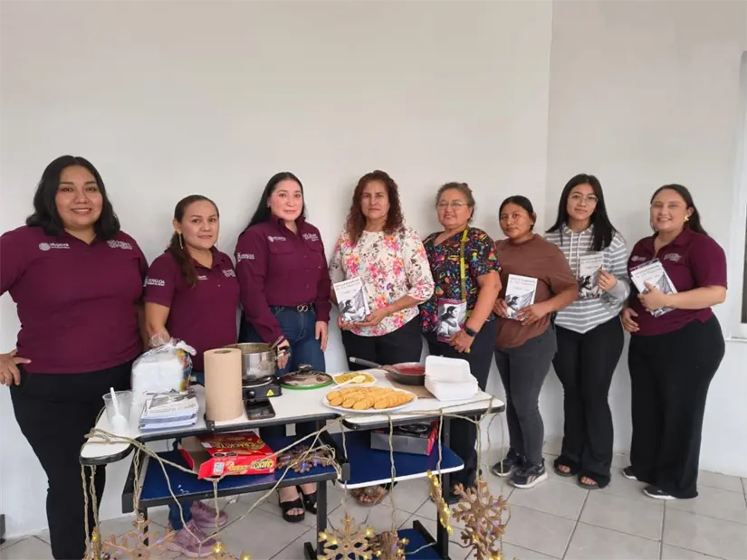 Equipo de Semujeres reunido en la Ludoteca de Villa Juárez para coordinar las actividades comunitarias y de apoyo social