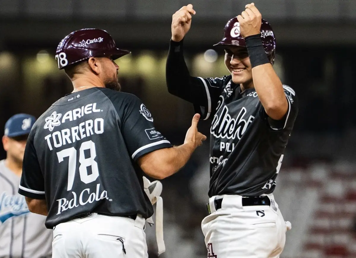 Debuta “El Pollito” Higuera con los Tomateros de Culiacán