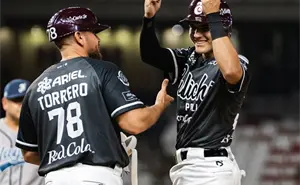 Debuta “El Pollito” Higuera con los Tomateros de Culiacán