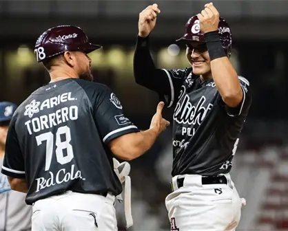 Debuta "El Pollito" Higuera con los Tomateros de Culiacán