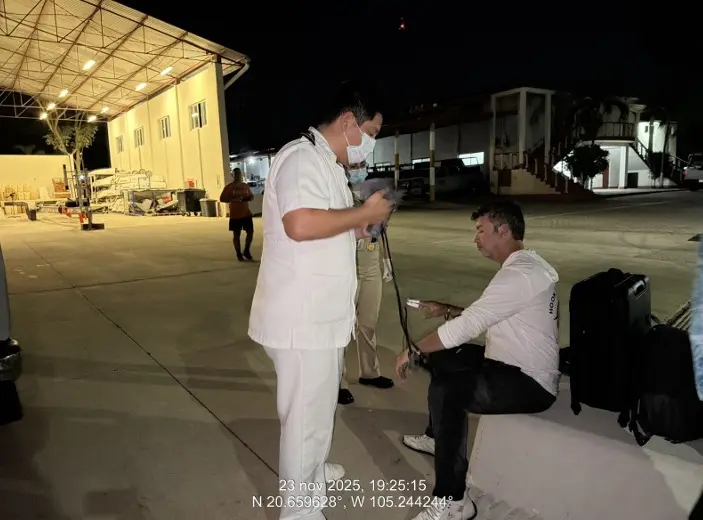 Armada de México salva a nueve tripulantes de embarcación en peligro en Bahía de Banderas