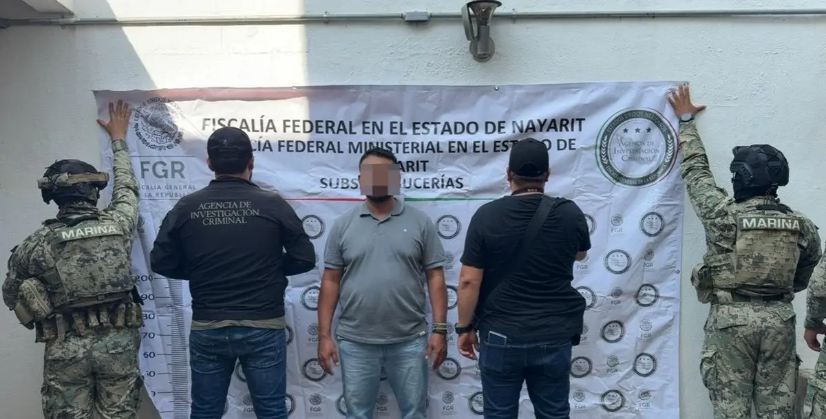Marina y FGR detienen a presunto infractor por posesión ilícita de hidrocarburos en Nayarit
