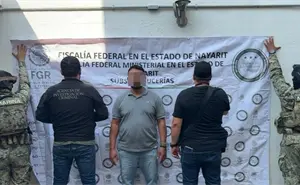 Marina y FGR detienen a presunto infractor por posesión ilícita de hidrocarburos en Nayarit