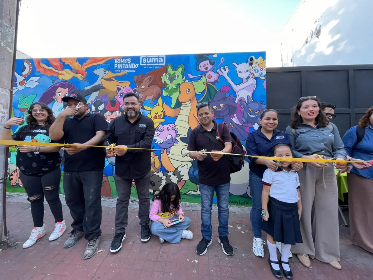 La inauguración del Pokémural reunió a una gran cantidad de personas que participaron y se apropiaron de esta obra. Fotos: Lino Ceballos.