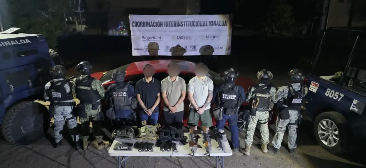 Detienen a tres hombres armados en Valle Alto, Culiacán; aseguran fusiles y municiones