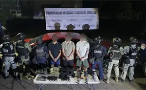 Detienen a tres hombres armados en Valle Alto, Culiacán; aseguran fusiles y municiones