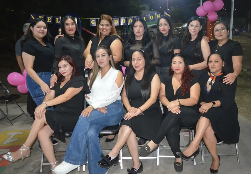Graduación en Parque Ayales en la colonia Progreso celebra el esfuerzo y la superación de 15 mujeres emprendedoras. Foto: Juan Madrigal