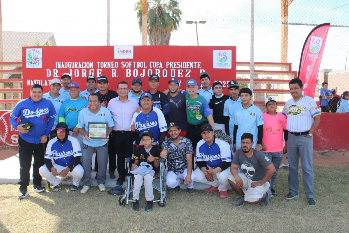 Jugadores del torneo en uno de los encuentros de la Copa Presidente en Navolato, donde la convivencia y el deporte fueron protagonistas.
