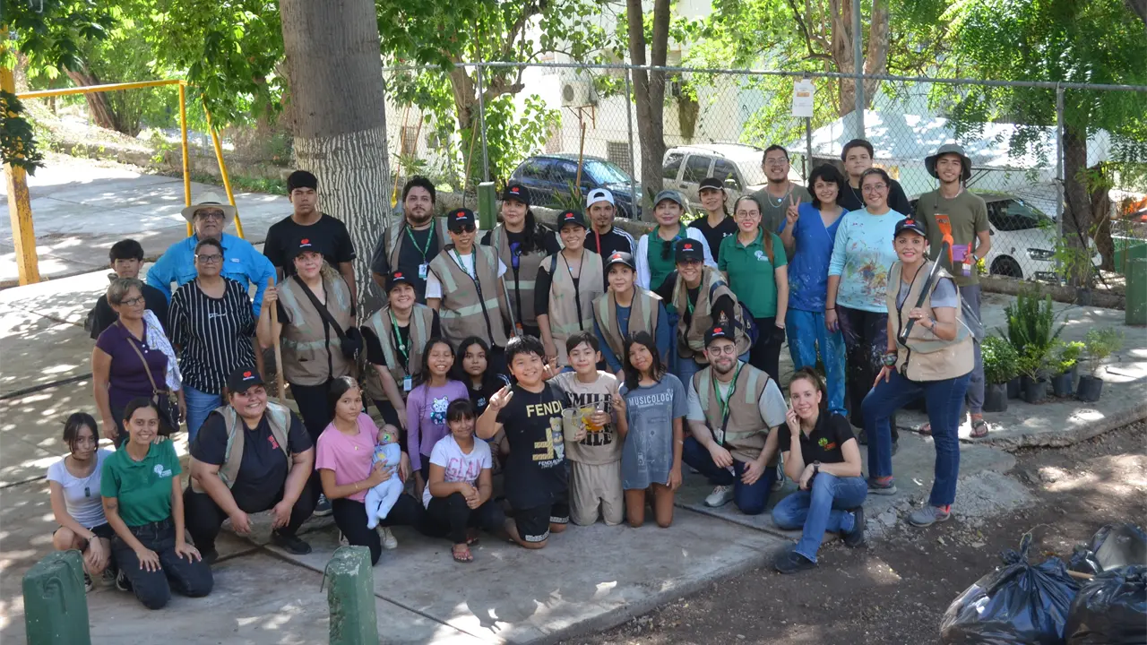Bajo la sombra de la ceiba, el parque Cerro del Picacho volvió a latir gracias a manos que creen en la esperanza y en la fuerza de su comunidad. Foto: Juan Madrigal