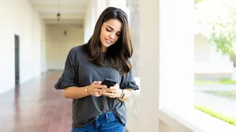 ¿Cómo revisar e imprimir facturas desde el celular?