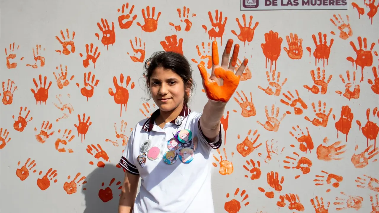 Culiacán se une contra la violencia: mujeres plasman sus manos en llamado a la paz y la prevención. Foto: Ayuntamiento de Culiacán
