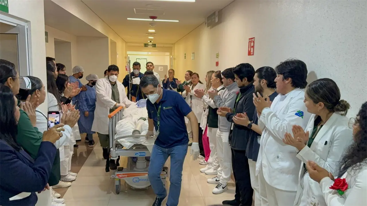 Con aplausos y lágrimas, despiden a Javier, el adolescente que dio vida con la donación de órganos. Foto: Secretaría de Salud