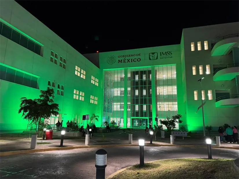 El IMSS Bienestar se iluminó de verde para honrar esta decisión que regala vida y fortalece la cultura de donación en Sinaloa. Foto: Secretaría de Salud