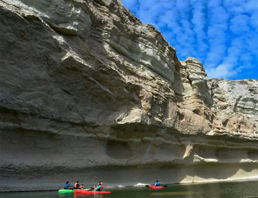 Disfruta de los paisajes mientras navegas en kayak por estas rutas para principiantes. Foto: cortesía.