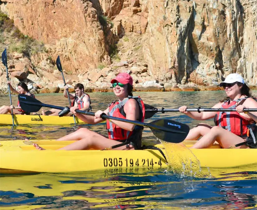 Disfruta de los paisajes mientras navegas en kayak por estas rutas para principiantes. Foto: cortesía.