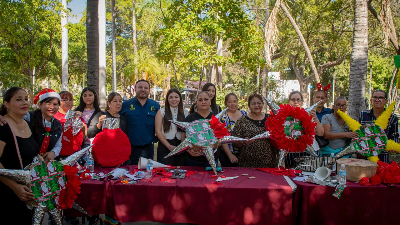 Elaboración de piñatas en Culiacán.